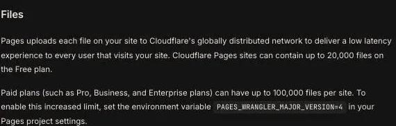 Cloudflare Pages 官方 Limits 文件的 Files 段落：說明 Pages 會把站台的每個檔案上傳到全球網路，Free 方案的站台最多可包含 20,000 個檔案；下一段說明 Pro、Business、Enterprise 等付費方案每個站台最多可到 100,000 個檔案，並註明要啟用這個提高後的上限，必須在 Pages 專案設定中設定環境變數 PAGES_WRANGLER_MAJOR_VERSION 等於 4